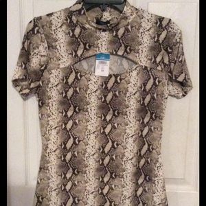 Rue 21 plus sz.2x (XL) snake print shirt